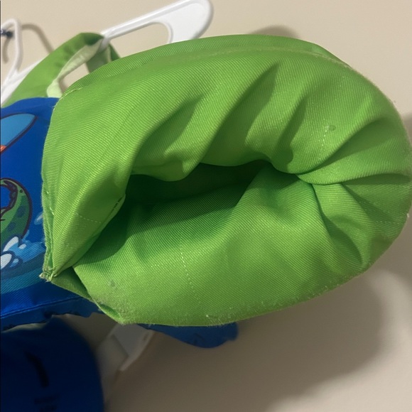 REALIKE Dino surf children's life jacket for 28-70 lbs w/ kid proof fastening - Picture 6 of 6